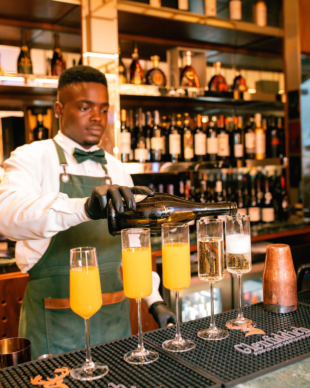 Bar service during the reception